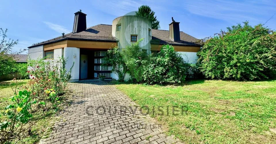 Maison d'architecte avec cachet et potentiel - à rafraîchir – photo 3 sur 11