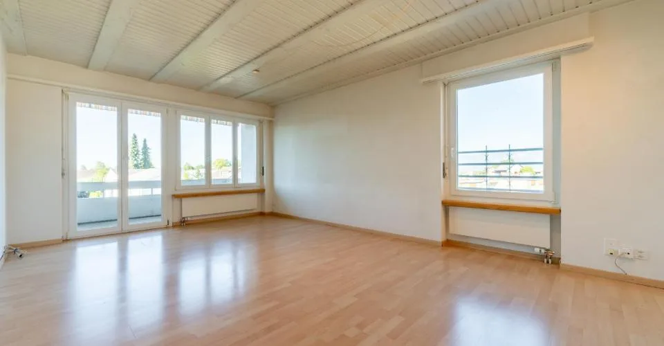 Zeitlose Wohnqualität mit Licht, Ruhe und Freiraum – Foto 2 von 8