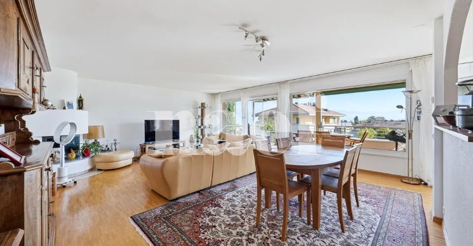 Ampio appartamento di 5.5 locali con vista nel quartiere di Belle-Fontaine – foto 2 di 5