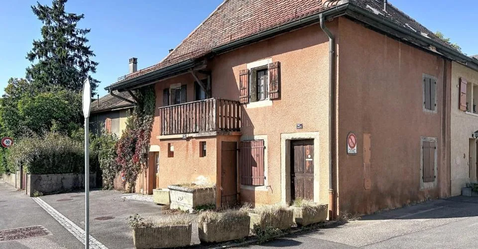 MEINIER - ENSEMBLE DE TROIS MAISONS DE VILLAGE À RÉNOVER – Foto 2 von 7