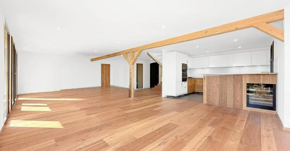 Geräumiges renoviertes Haus mit 9 Zimmern – Foto 4 von 13