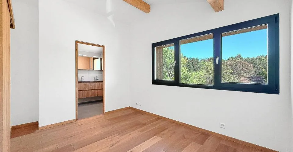 Geräumiges renoviertes Haus mit 9 Zimmern – Foto 12 von 13