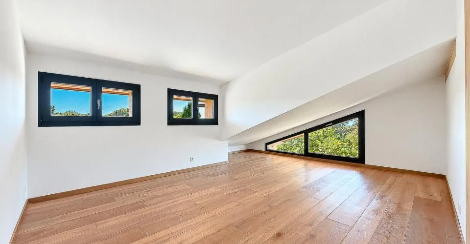 Geräumiges renoviertes Haus mit 9 Zimmern – Foto 10 von 13