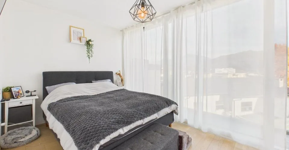 Moderne 2.5-Zimmer-Dachgeschosswohnung mit großem Balkon, Agno – Foto 17 von 22