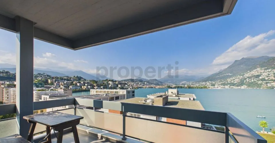 Elegante Attico 4.5 Locali Ristrutturato con Vista Lago Panoramica – photo 23 sur 24