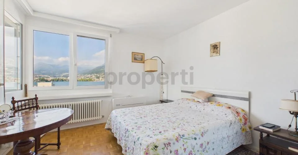 Elegante Attico 4.5 Locali Ristrutturato con Vista Lago Panoramica – photo 18 sur 24