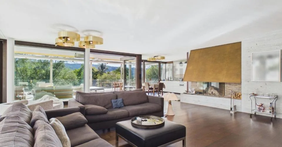 Exklusive Terrassenwohnung mit Blick ins Grüne und auf die Limmat, eine Oase mit privatem Pool und grosszügigen Räumlichkeiten – Foto 15 von 27