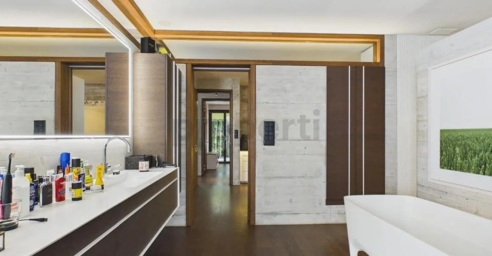 Exklusive Terrassenwohnung mit Blick ins Grüne und auf die Limmat, eine Oase mit privatem Pool und grosszügigen Räumlichkeiten – Foto 22 von 27