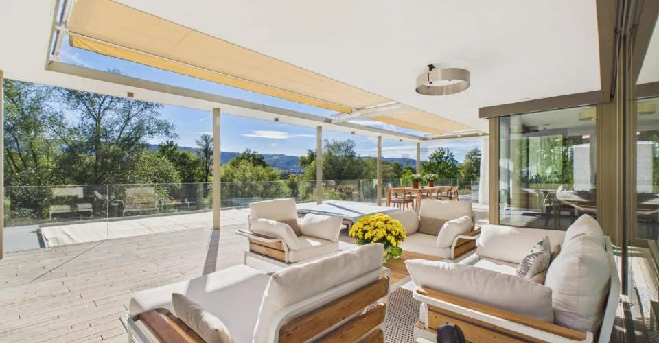 Exklusive Terrassenwohnung mit Blick ins Grüne und auf die Limmat, eine Oase mit privatem Pool und grosszügigen Räumlichkeiten – Foto 25 von 27