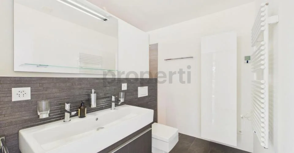 Exclusive spacious 3.5 room apartment with terrace and garden in park-like setting – photo 18 of 22