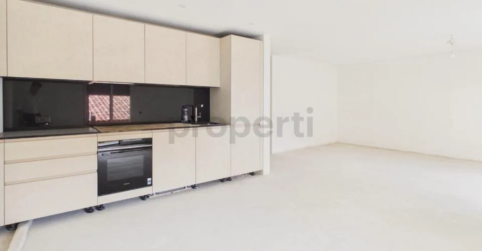 Spazi Luminosi, Finiture di Alta Qualità, Costruzione Sostenibile & Contesto Servito! // Lichtdurchflutete Räume, Hochwertiger Ausbau, Nachhaltige Bauweise & Gute Lage! – Foto 4 von 18