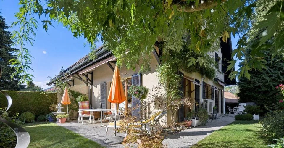 Familienhaus mit 6 Zimmern auf einem großzügigen Grundstück – Foto 2 von 13