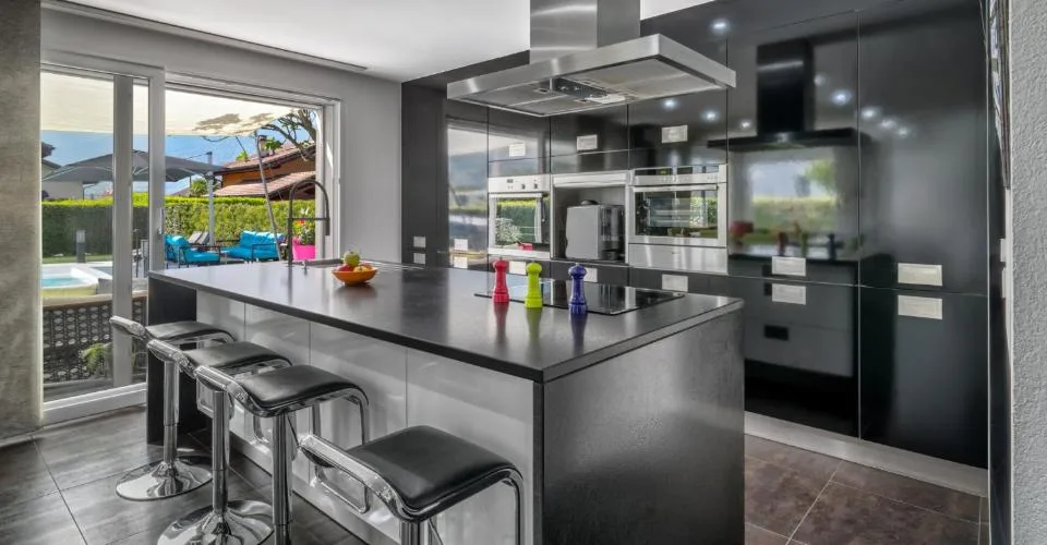 BELLISSIMA CASA INDIVIDUALE CON STUDIO INDIPENDENTE E PISCINA – foto 24 di 26