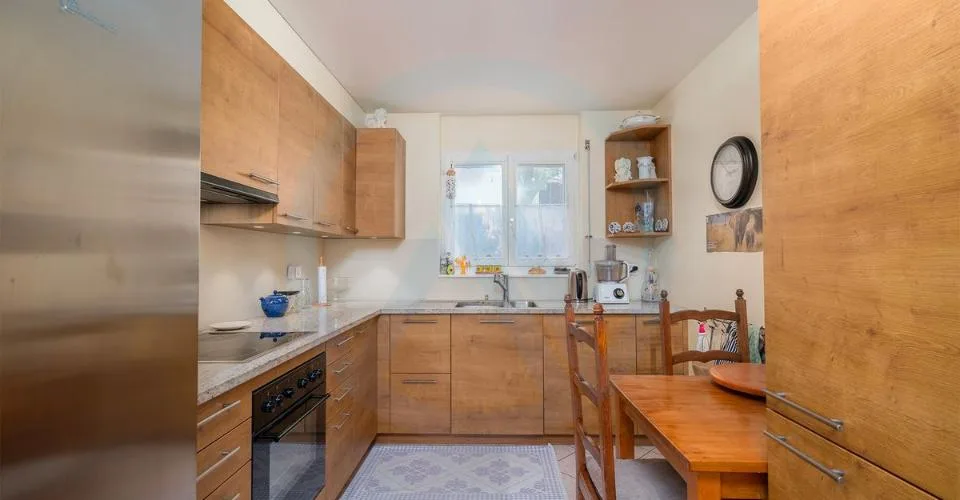 Spacieuse maison très bien entretenue de 5,5 pièces avec jardin à deux minutes d'Aubonne – photo 4 sur 13