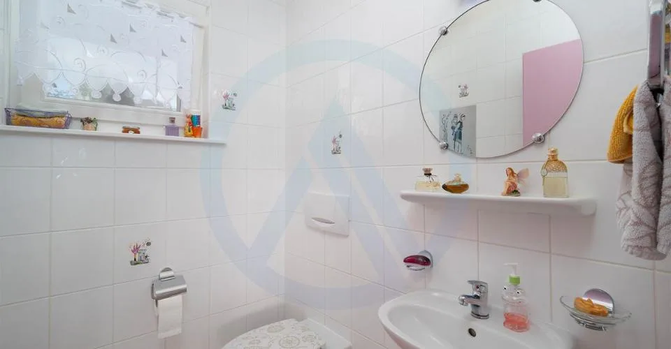 Spacieuse maison très bien entretenue de 5,5 pièces avec jardin à deux minutes d'Aubonne – photo 8 sur 13