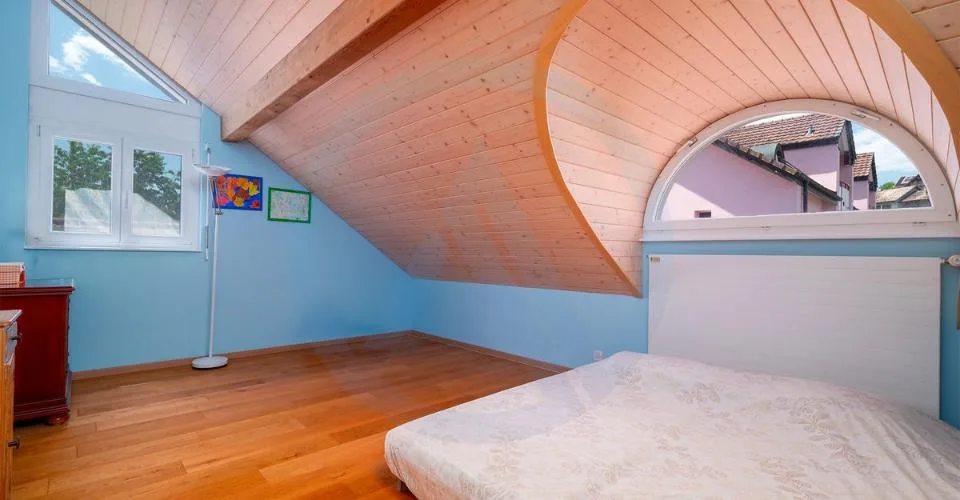 Spacieuse maison très bien entretenue de 5,5 pièces avec jardin à deux minutes d'Aubonne – photo 10 sur 13