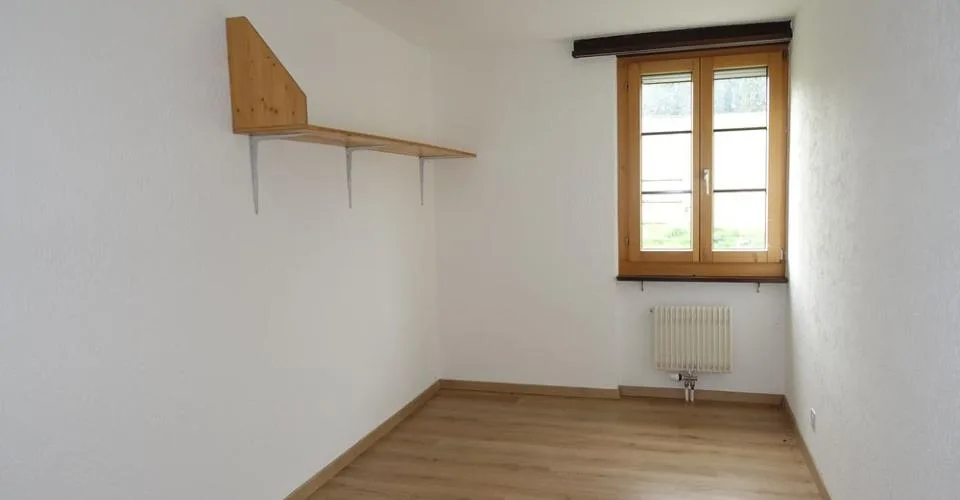 Die Reussilles - 4.5-Zimmer-Wohnung + 2 separate Schlafzimmer + Studio + 3 Pferdeboxen – Foto 8 von 15