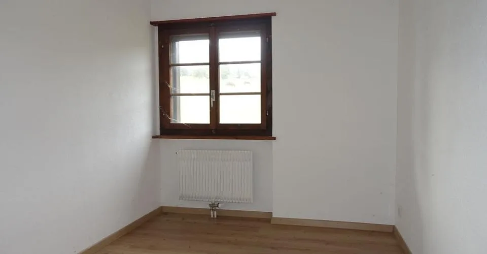 Die Reussilles - 4.5-Zimmer-Wohnung + 2 separate Schlafzimmer + Studio + 3 Pferdeboxen – Foto 11 von 15