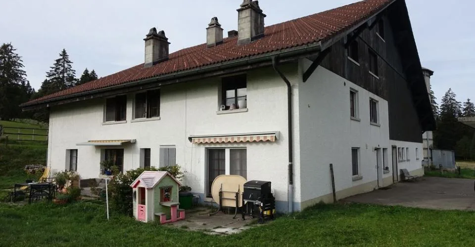 Die Reussilles - 4.5-Zimmer-Wohnung + 2 separate Schlafzimmer + Studio + 3 Pferdeboxen – Foto 2 von 15