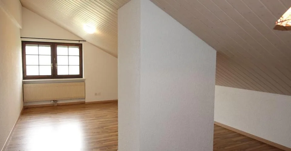 Die Reussilles - 4.5-Zimmer-Wohnung + 2 separate Schlafzimmer + Studio + 3 Pferdeboxen – Foto 13 von 15