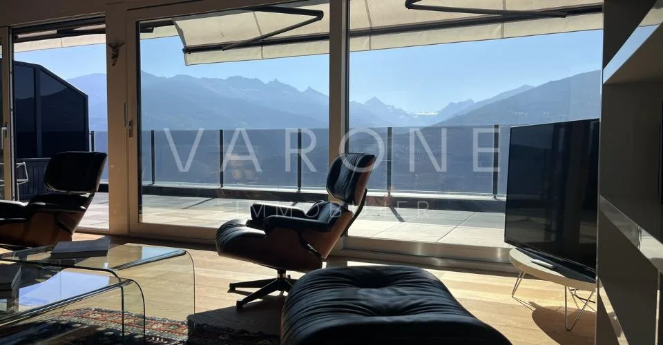 Attique contemporain avec terrasse panoramique – Foto 3 von 13