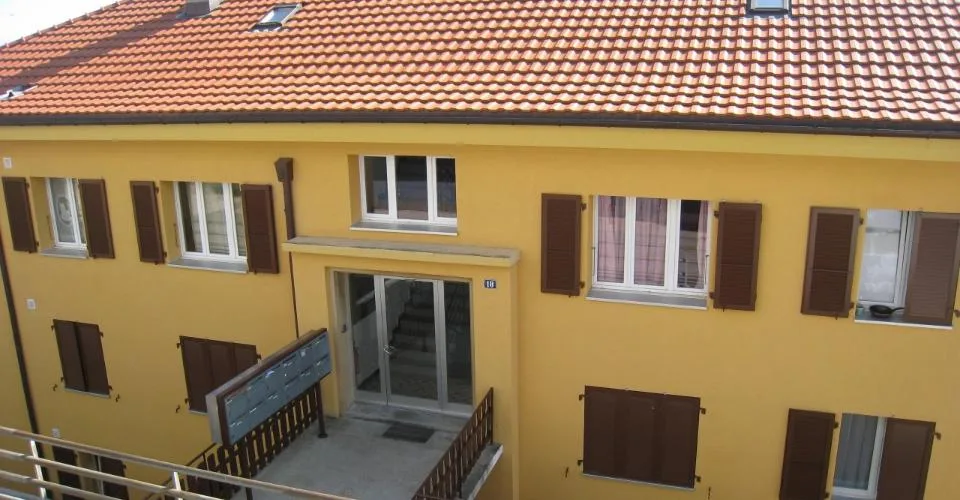 Appartement à Neuchâtel avec vue urbaine – Foto 3 von 9