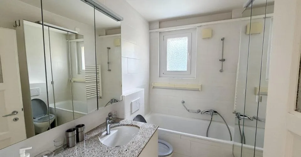 Appartement à Neuchâtel avec vue urbaine – Foto 9 von 9