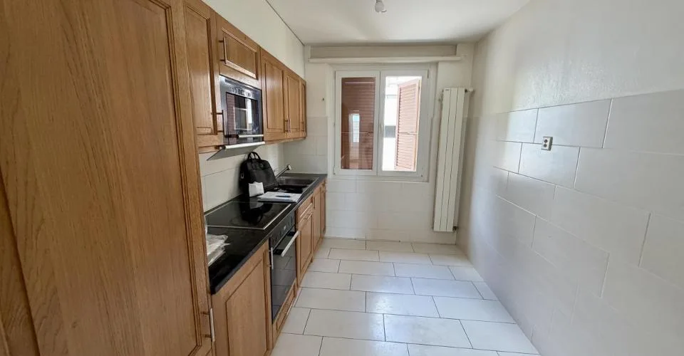 Appartement à Neuchâtel avec vue urbaine – Foto 8 von 9