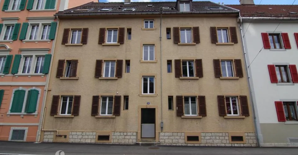 Luminoso appartamento di 3 locali in un edificio con giardino comune – foto 2 di 11
