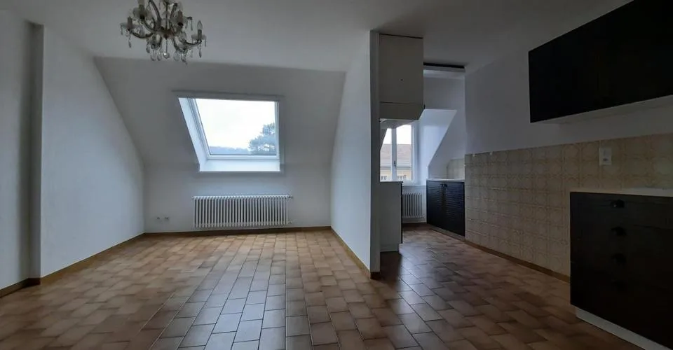 Luminoso appartamento di 3 locali in un edificio con giardino comune – foto 4 di 11