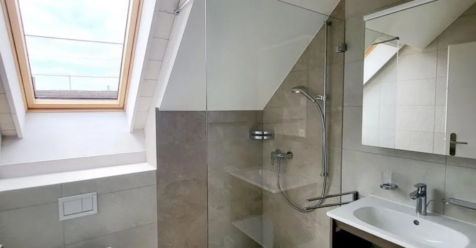 Proche du lac, bel appartement de 2 pièces – Foto 3 von 5