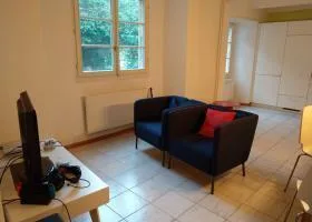 Zweizimmerwohnung mitten im Herzen von Peseux – Foto 2 von 7