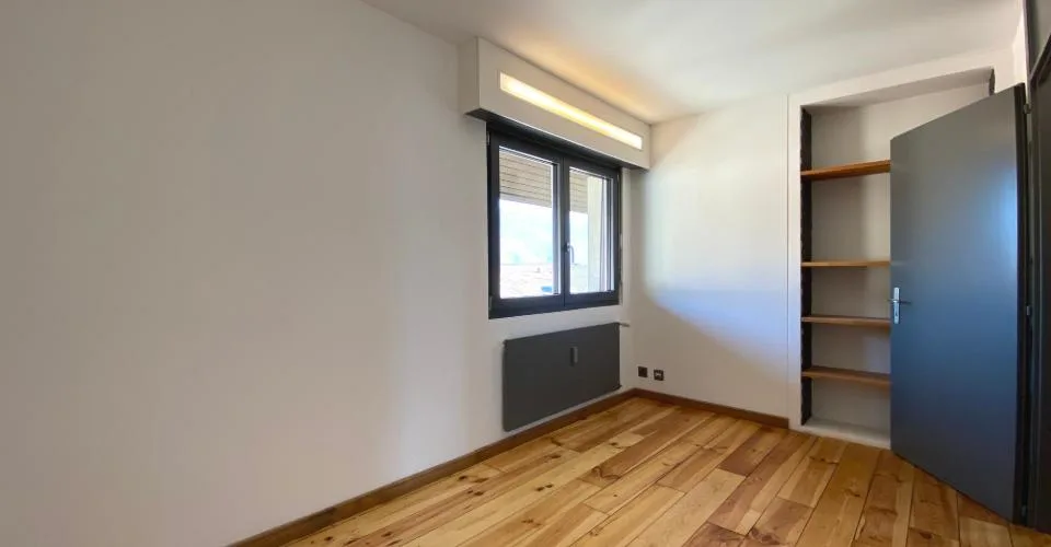 Grand 4.5p en attique, avec vue dégagée – foto 10 di 12