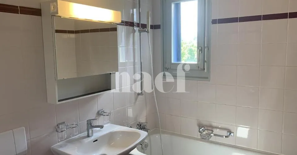 Charmant duplex de 5.5 pièces au 4ème étage avec balcon – Foto 8 von 9