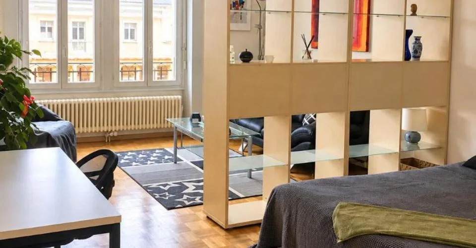 Charmant appartement meublé de 2,5 pièces – Foto 2 von 4