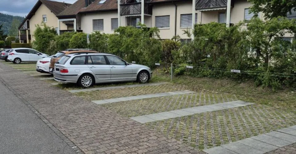 Top gelegener Aussenparkplatz für Sie! – foto 2 di 3