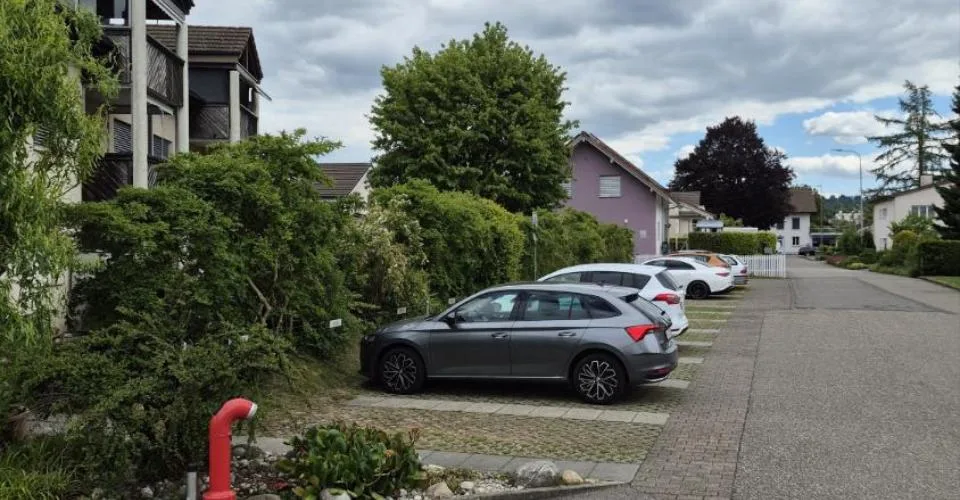 Top gelegener Aussenparkplatz für Sie! – foto 3 di 3