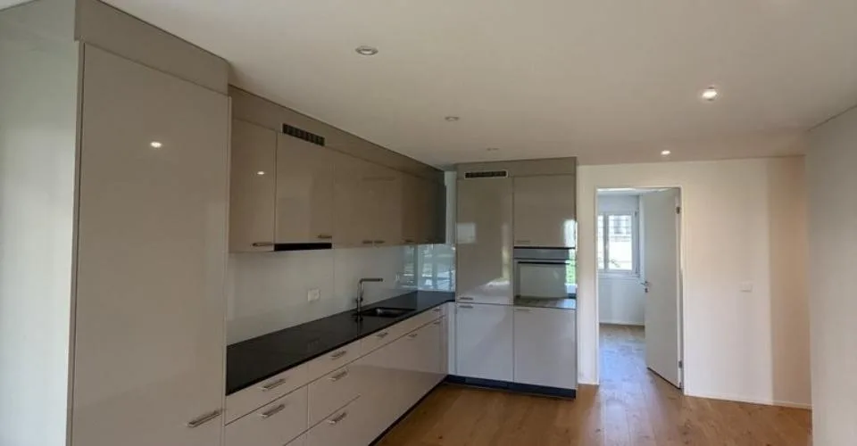 Charmant appartement 3.5 pièces avec espace de jardin à Oberbipp – photo 5 sur 8