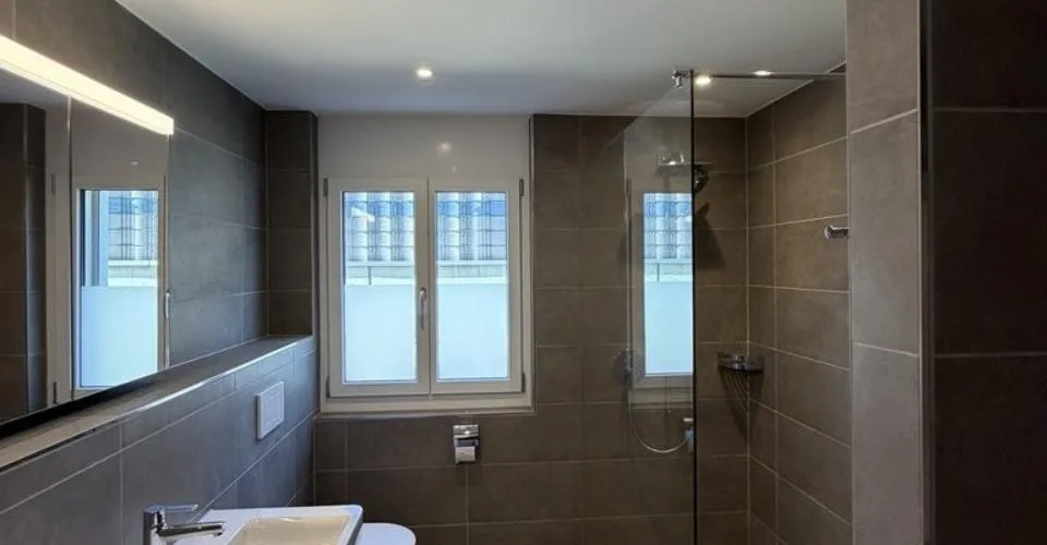 Charmant appartement 3.5 pièces avec espace de jardin à Oberbipp – photo 6 sur 8