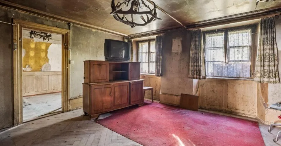 Propriété protégée à rénover - avec réserves de terrain constructible – photo 4 sur 7