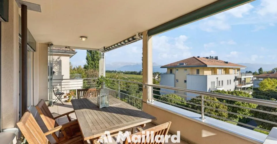 Spacieux et lumineux appartement de 5.5 pièces idéalement situé avec belles échappées sur le lac – photo 8 sur 13