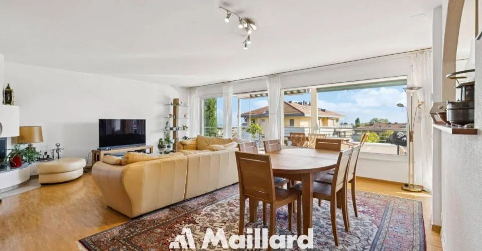 Spacieux et lumineux appartement de 5.5 pièces idéalement situé avec belles échappées sur le lac – photo 6 sur 13