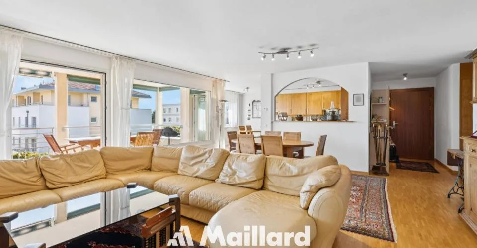 Spacieux et lumineux appartement de 5.5 pièces idéalement situé avec belles échappées sur le lac – photo 4 sur 13