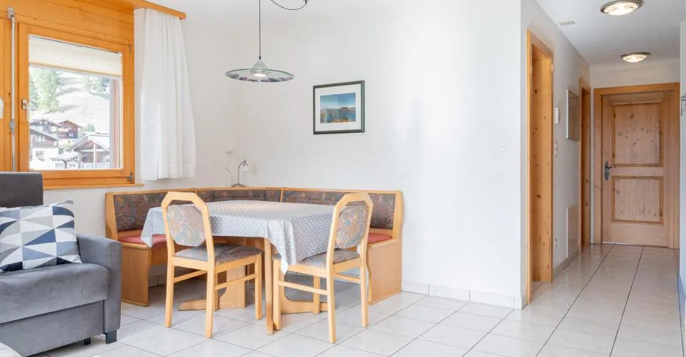 Charmante 2.5-Zimmerwohnung mit traumhafter Aussicht in Ulrichen – photo 5 sur 13