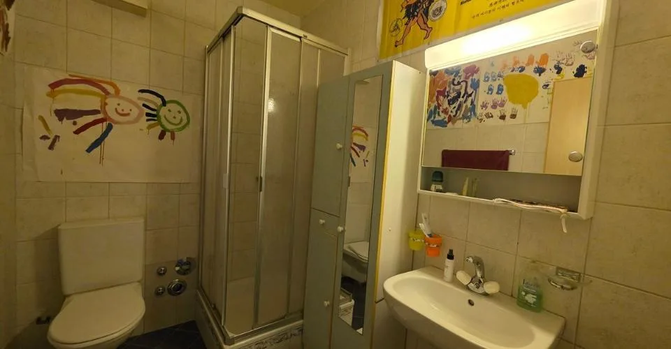 Grand studio de 35 m² avec place de parc extérieure – photo 4 of 7