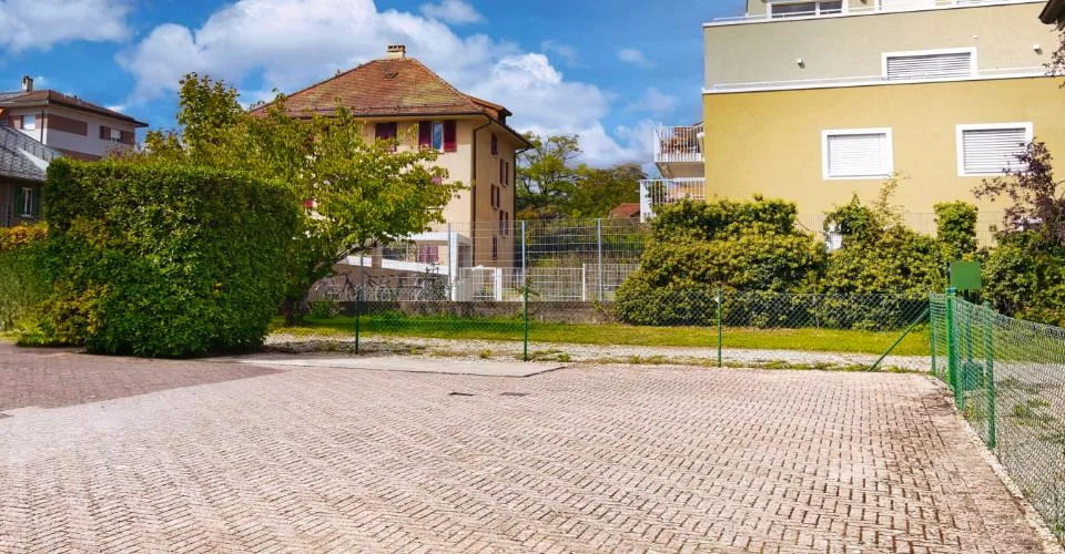 Maison individuelle à Nyon avec grand atelier/dépôt, proche du centre-ville – Foto 18 von 19