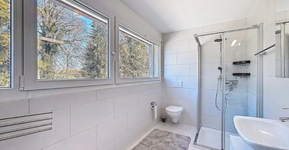 Belfaux - Duplex 4,5 pces, 120 m², balcon couvert 18 m² sud-ouest, CECB B Accroche – photo 12 sur 13