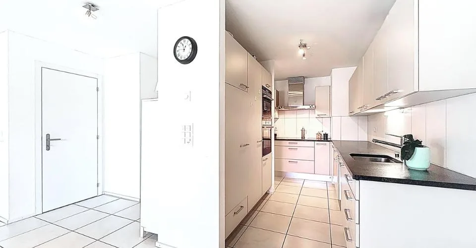 Belfaux - Duplex 4,5 pces, 120 m², balcon couvert 18 m² sud-ouest, CECB B Accroche – photo 4 sur 13