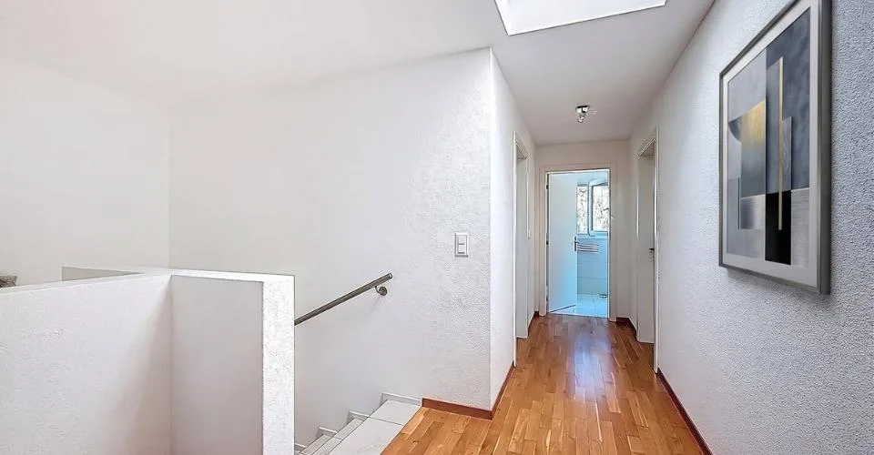 Belfaux - Duplex 4,5 pces, 120 m², balcon couvert 18 m² sud-ouest, CECB B Accroche – photo 7 sur 13