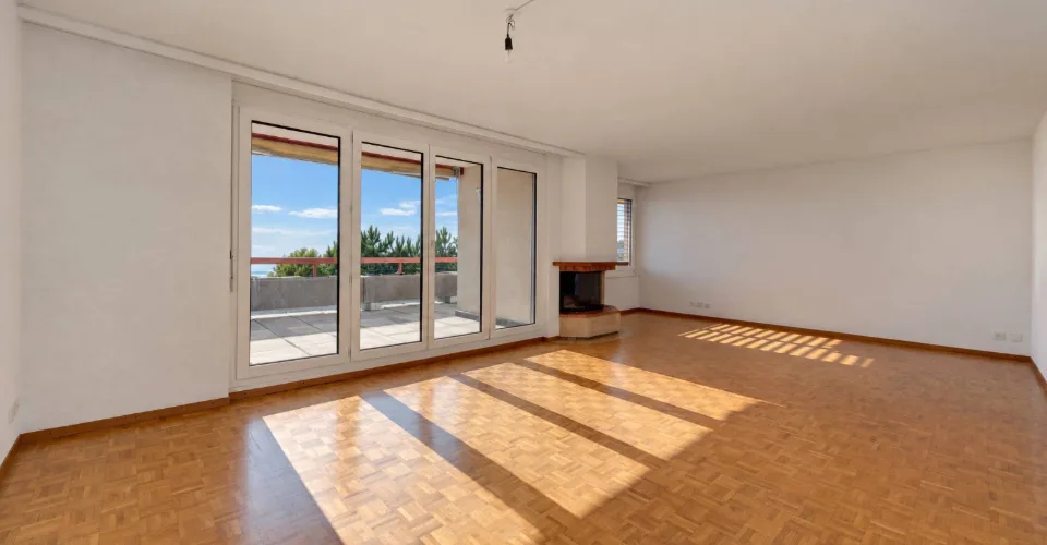 Helles Apartment mit großer Terrasse und Panoramablick auf den See – Foto 2 von 11